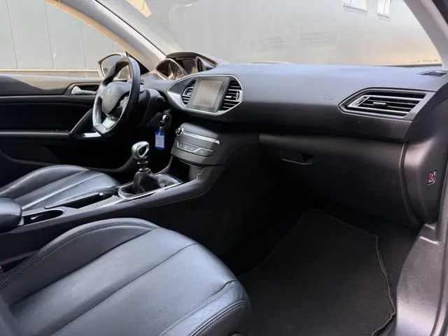 Peugeot 308 1.2 PureTech Blue Lease 2018 Benzine 16