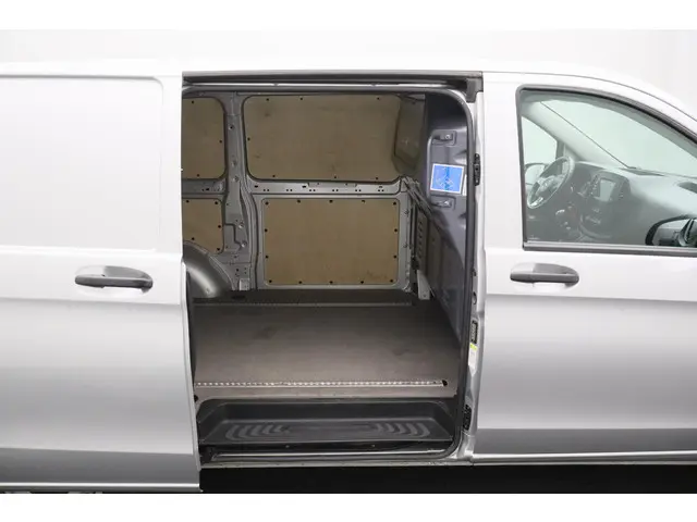 Mercedes-Benz Vito 116 CDI Lang 2023 Diesel 32