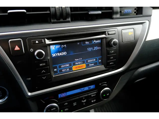 Toyota Auris 1.6 Aspiration Clima|Cam|LMV 2013 Benzine 17