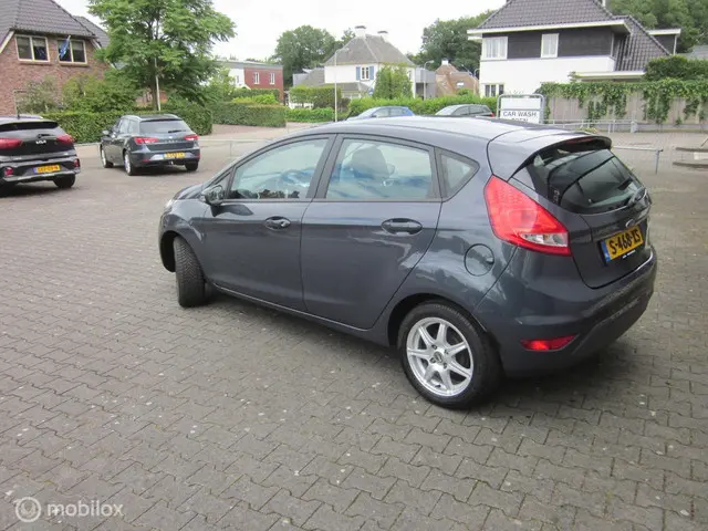 Ford Fiesta 1.25 2012 Benzine 2
