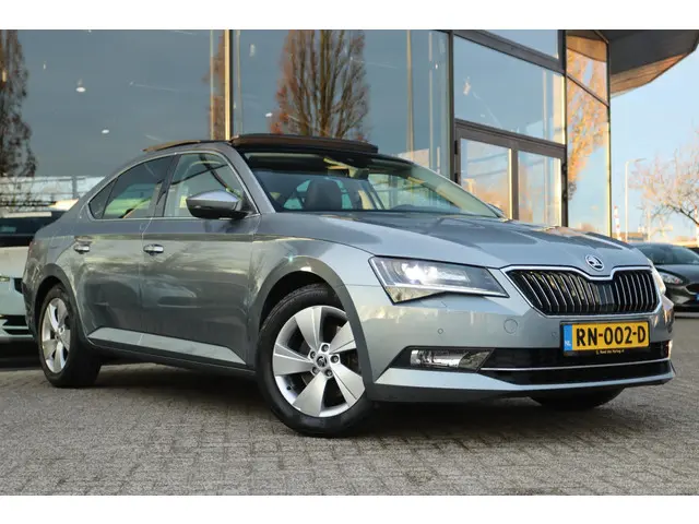 Škoda Superb 1.6 TDI AMBITION BUSINESS 2018 Diesel 8