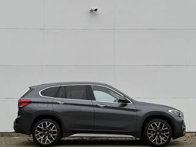 BMW X1 sDrive20i Business Edition Plus 2021 Benzine 16
