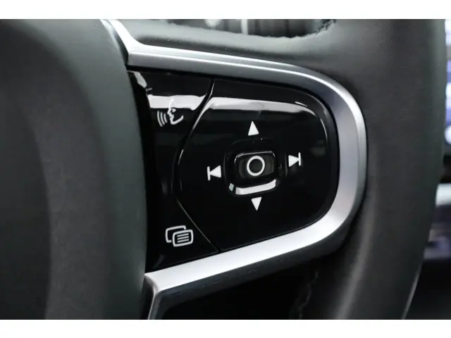 Volvo V60 T8 Recharge Ultra Dark 2025 Hybride Benzine 15