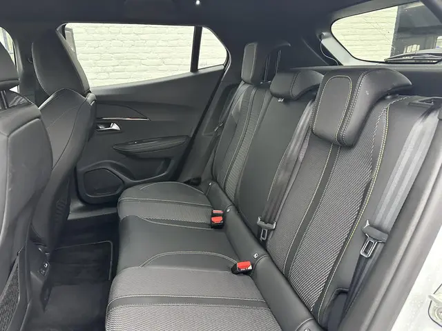 Peugeot 2008 1.2 Hybrid 145 PK GT 2025 Hybride Benzine 32