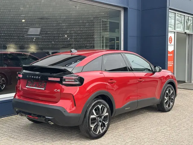 Citroën C4 1.2 Hybrid 145 PK Max 2025 Hybride Benzine 8