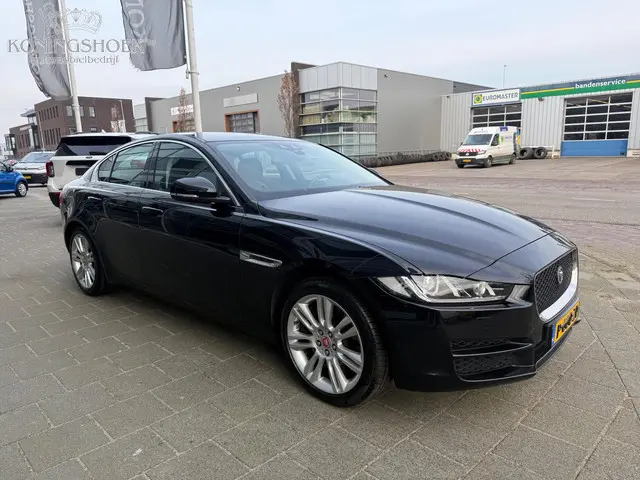 Jaguar XE 2.0t AWD Portfolio 2018 Benzine 3