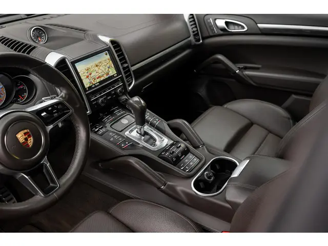 Porsche Cayenne 4.8 Turbo S 2014 Benzine 18