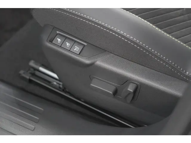 Peugeot e-2008 EV GT 50 kWh 2025 Elektrisch 29