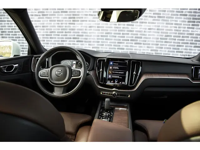 Volvo XC60 2.0 B5 Momentum Exclusive 2021 Benzine 11