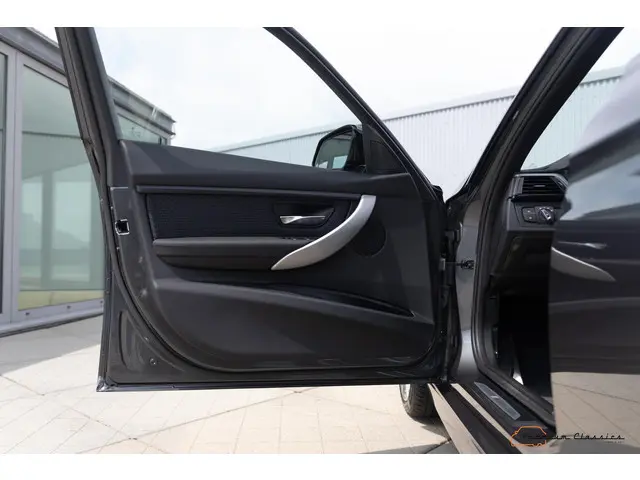 BMW 3 Serie Touring 330d High Executive 2012 Diesel 32