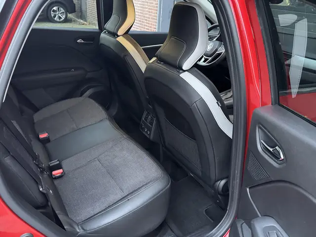 Renault Captur 1.3 TCE 140 INTENS 2021 Benzine 11