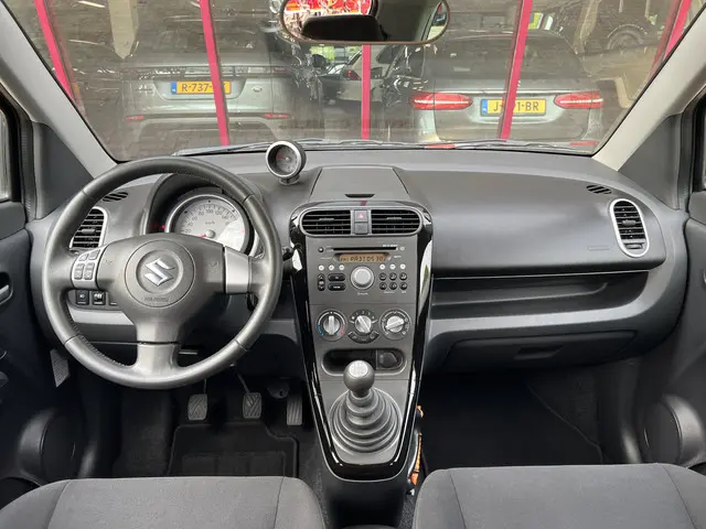 Suzuki Splash 1.2 Exclusive EASSS 2015 Benzine 17