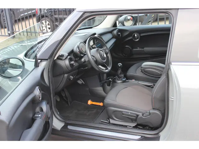 MINI One Mini 1.5 First Salt, Navigatie! 2018 Benzine 3