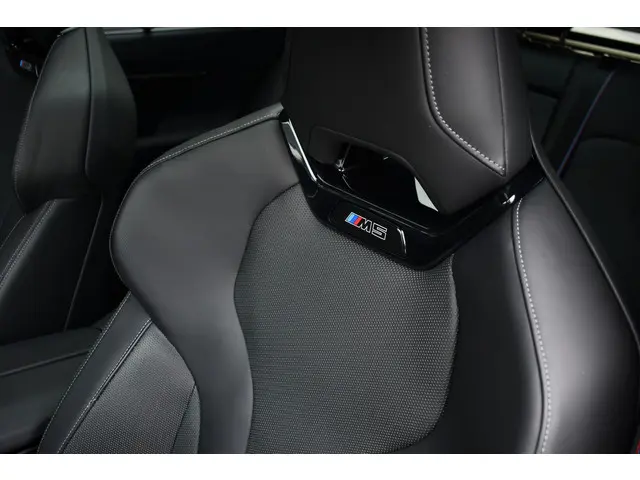 BMW M5 Touring 2025 Hybride Benzine 64