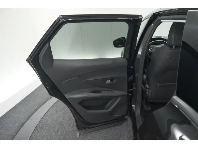 Peugeot 3008 PureTech 130 Allure 2021 Benzine 64