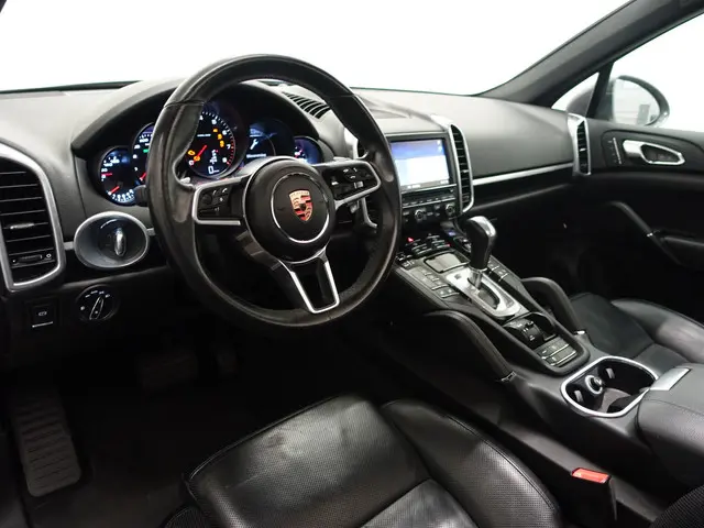 Porsche Cayenne 2