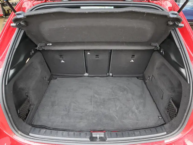 Mercedes-Benz GLA 250 e AMG Line 2022 Hybride Benzine 9