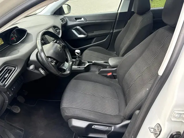 Peugeot 308 SW 1.2 PureTech Active 2014 Benzine 11