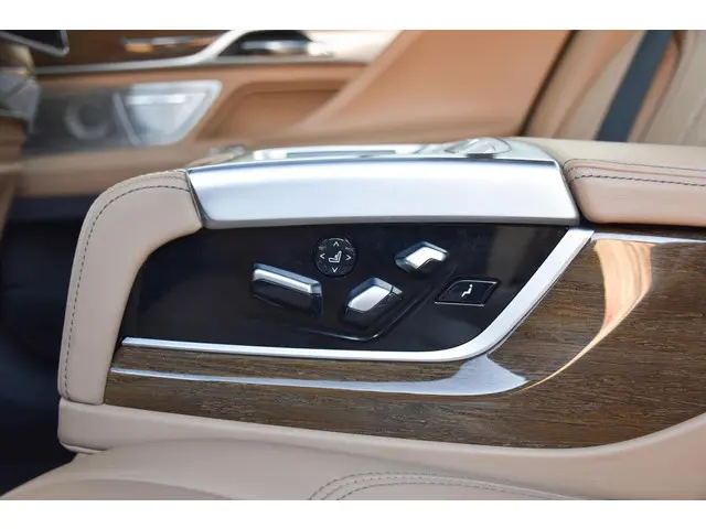 BMW 7 Serie 740Li High Executive 2015 Benzine 56