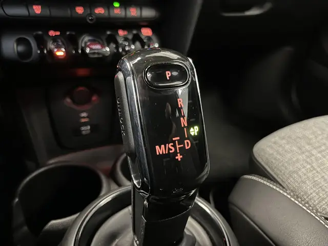 MINI Cooper 1.5 Business Edition 2021 Benzine 35