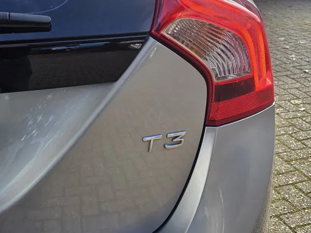 Volvo V60 1.5 T3 Nordic+ R-Design Leer/Navi/Pdc 2017 Benzine 9