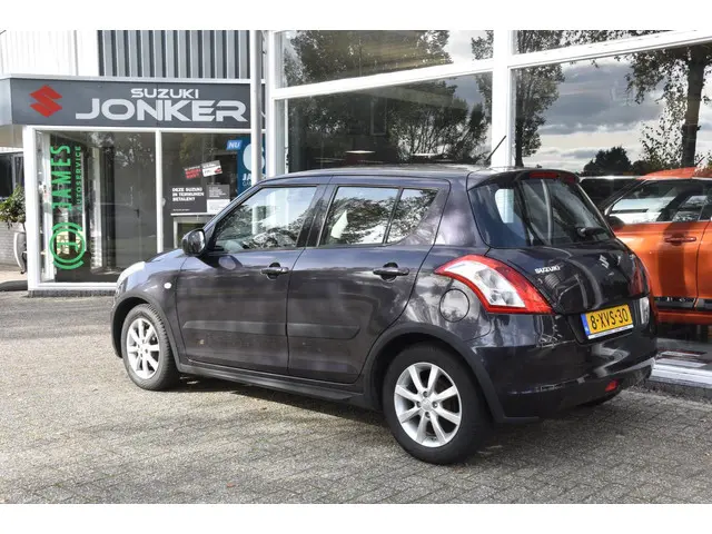 Suzuki Swift 1.2 Dynamic Automaat 2014 Benzine 3
