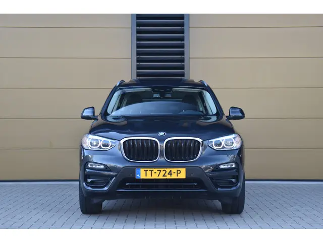 BMW X3 xDrive20i High Executive 2018 Benzine 6
