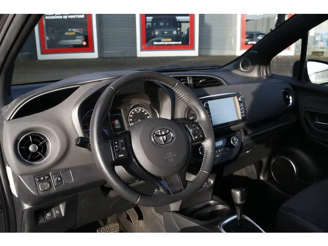 Toyota Yaris 1.5 Hybrid Premium 2017 Hybride Benzine 11