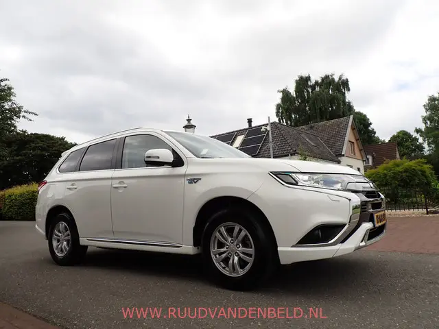 Mitsubishi Outlander 2.4 PHEV Pure 2020 Hybride Benzine 3