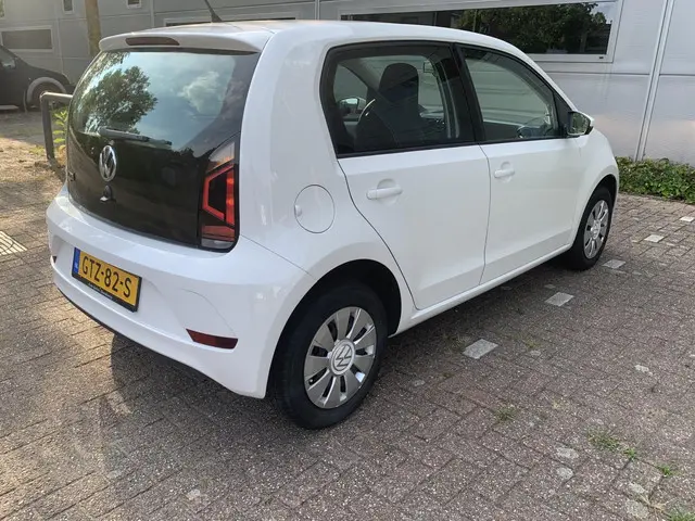 Volkswagen up! 1.0 BMT take up! 2018 Benzine 10