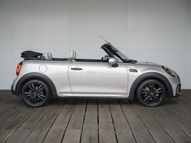 MINI Cooper Cabrio Aut. 2023 Benzine 4