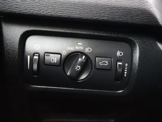 Volvo V40 2.0 D2 120 PK EURO 6 + NAVIGATIE 2018 Diesel 19