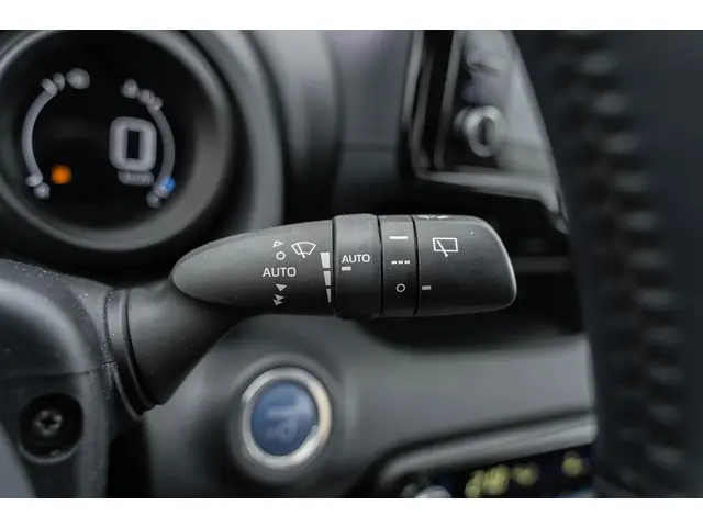 Toyota Yaris 1.5 Hybrid Dynamic 2022 Hybride Benzine 32