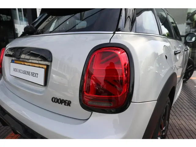 MINI 5-Deurs Cooper 2021 Benzine 5