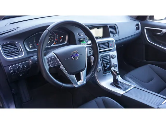 Volvo V60 1.5 123PK T2 Automaat Kinetic 2017 Benzine 10
