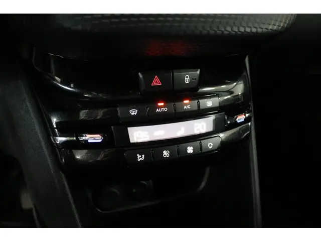 Peugeot 2008 1.2 PureTech Allure 110 PK. 2018 Benzine 25