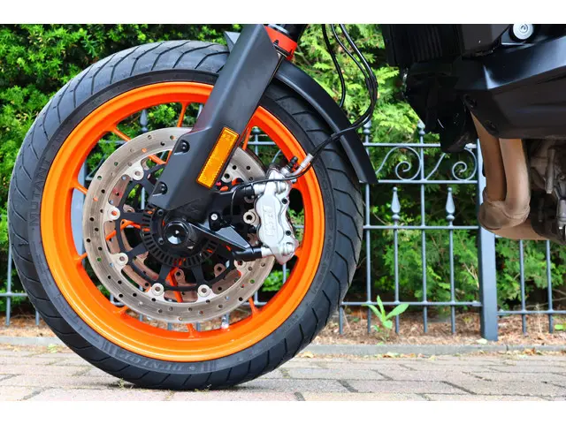 KTM 890 SMT ABS TechPack 2023 Benzine 23