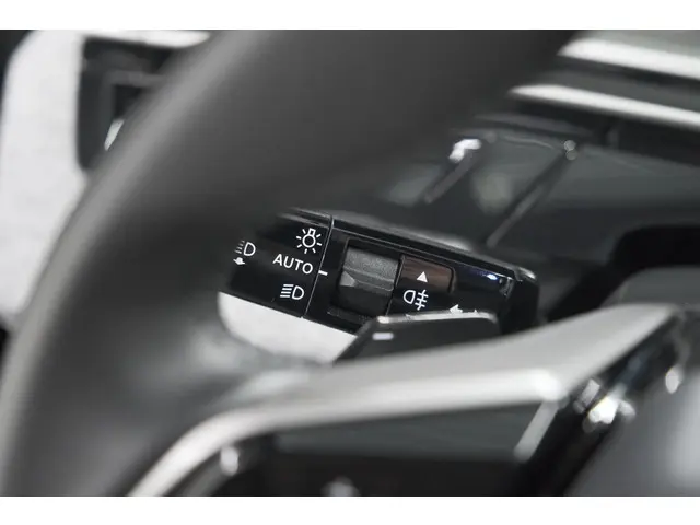 Peugeot 5008 1.2 Hybrid 136 Allure 2025 Hybride Benzine 32