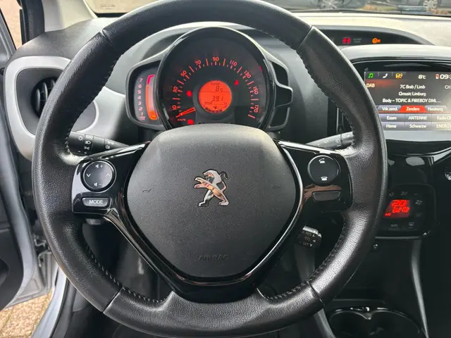 Peugeot 108 1.0 e-VTi Allure 2018 Benzine 12