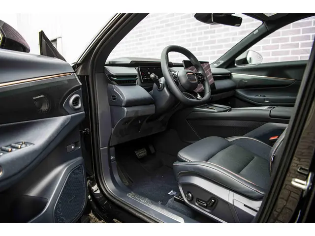 Lynk & Co 08 1.5 More 2026 Hybride Benzine 18