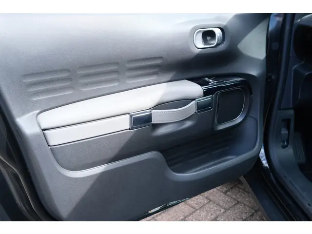 Citroën C4 Cactus PT Shine 110 Automaat-6 2018 Benzine 26