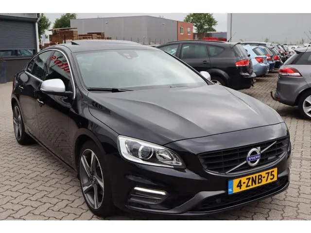 Volvo S60 2.0 D4 R-Design 2015 Diesel 10
