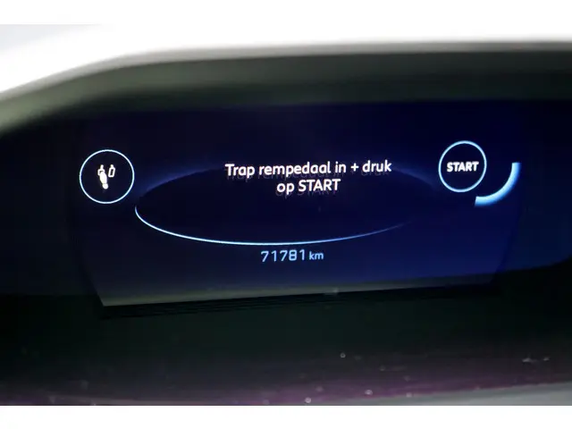 Peugeot 2008 1.2 PureTech GT Pack Aut8 | 2021 Benzine 26