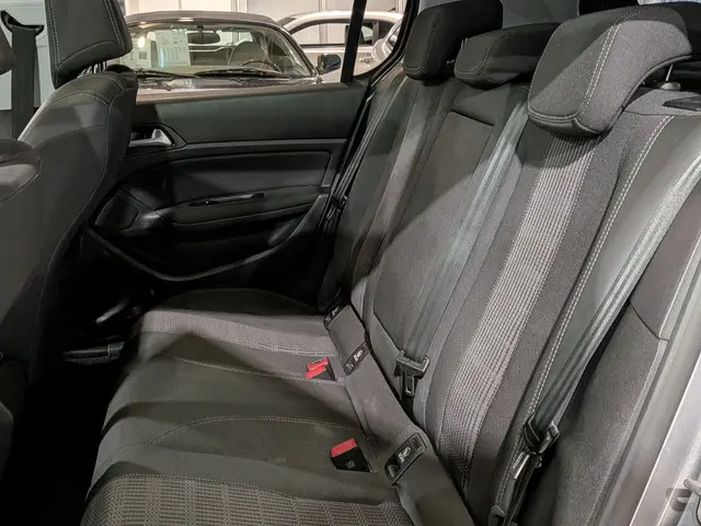 Peugeot 308 1.2 PureTech Allure 2018 Benzine 9