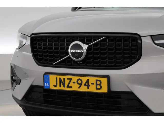 Volvo XC40 2.0 B3 Ultimate Dark 2025 Hybride Benzine 42