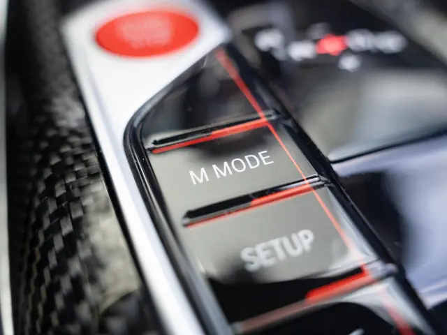 BMW M4 Cabrio Competition xDrive 2022 Benzine 43