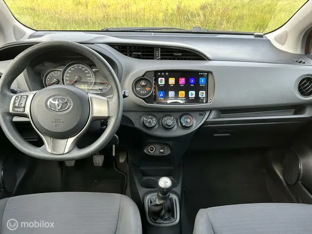 Toyota Yaris 1.0 VVT-i Aspiration 2015 Benzine 6