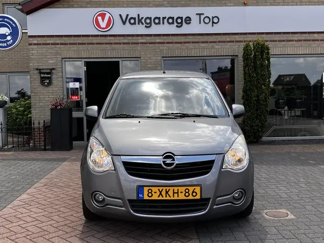 Opel Agila 1.2 Edition 2014 Benzine 12