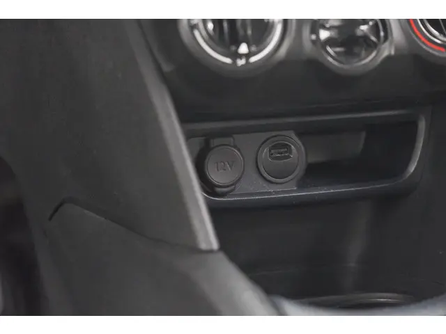 Peugeot 208 PureTech 82 Signature 2018 Benzine 39