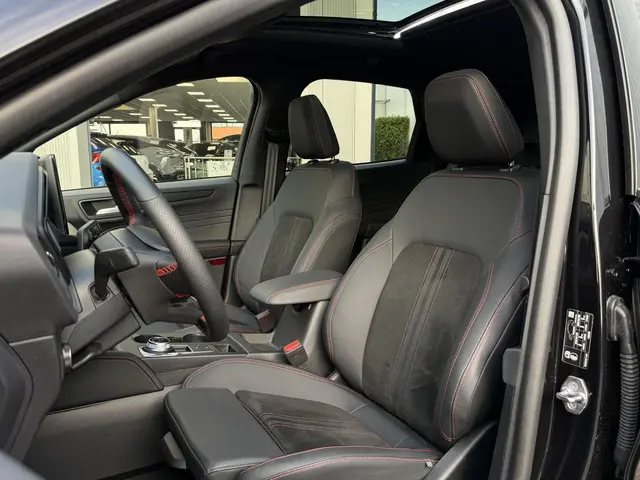 Ford Kuga 2.5 PHEV ST-Line X 2025 Hybride Benzine 6